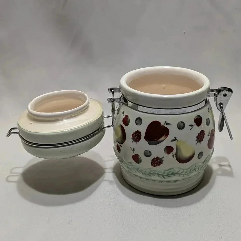 Vintage LTD Commodities Ceramic Canister Cream Color &‎ Fruit Design
